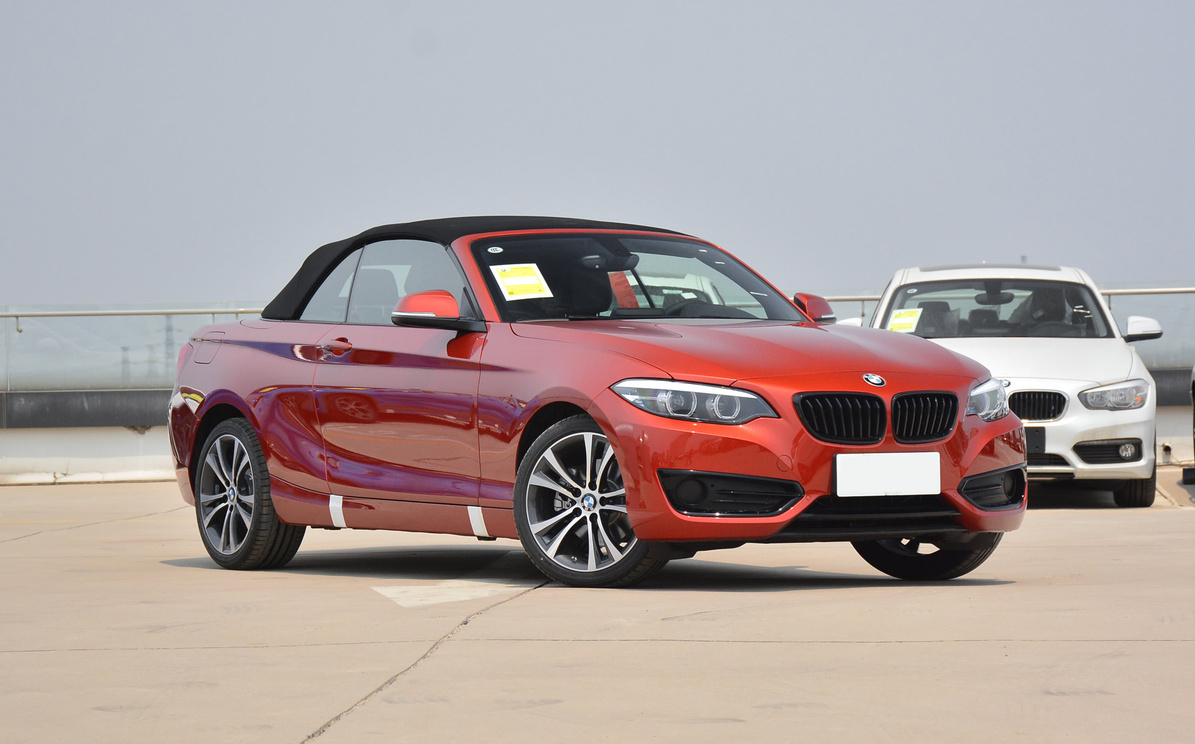 宝马740li3.0t油耗一公里多少钱,宝马330lixdrivem运动曜夜版油耗