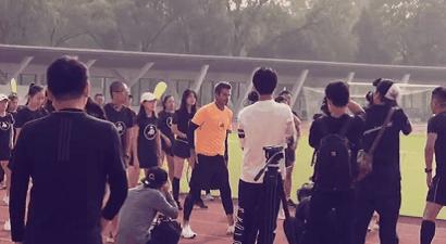 和贝克汉姆在球场上正面交锋,和贝克汉姆踢球是什么体验