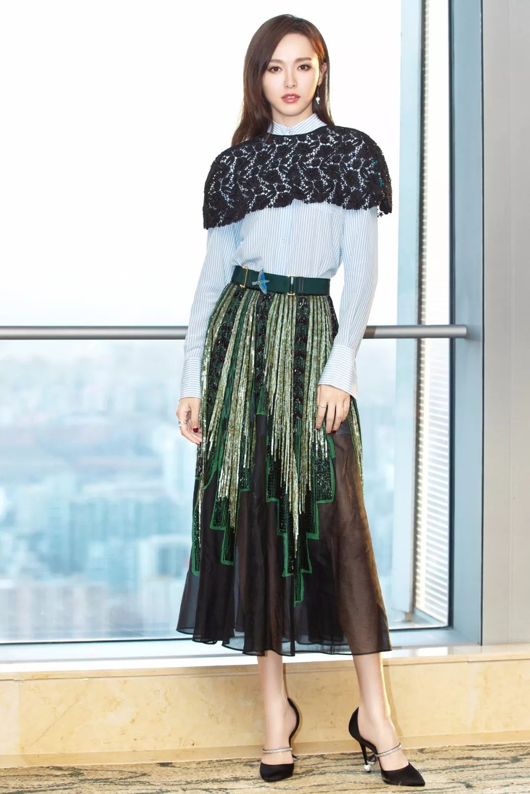 夏季新款碎花裙显瘦遮肉减龄,压褶显瘦碎花裙