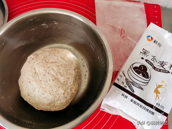 黑包子,包黑子,内藏笋丝肉馅,开吃不开铡