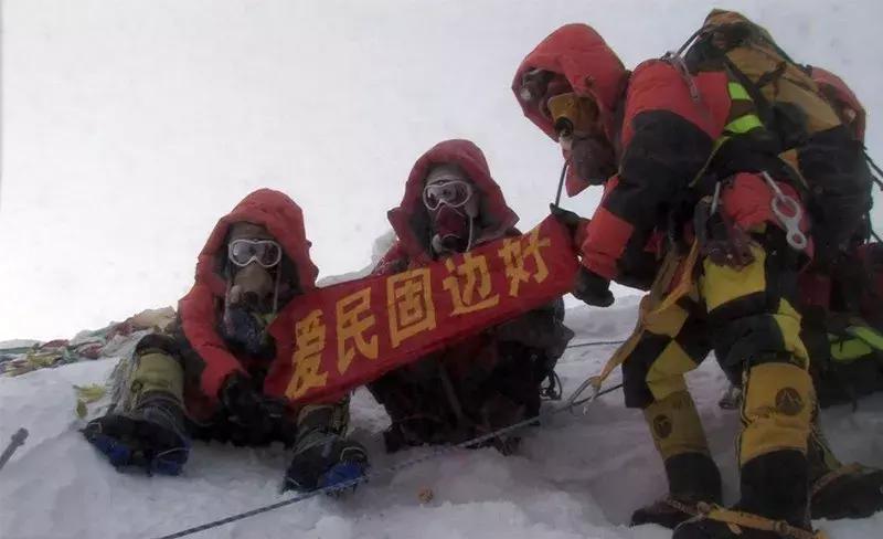 不穿军装的边防军人,军装公安边防