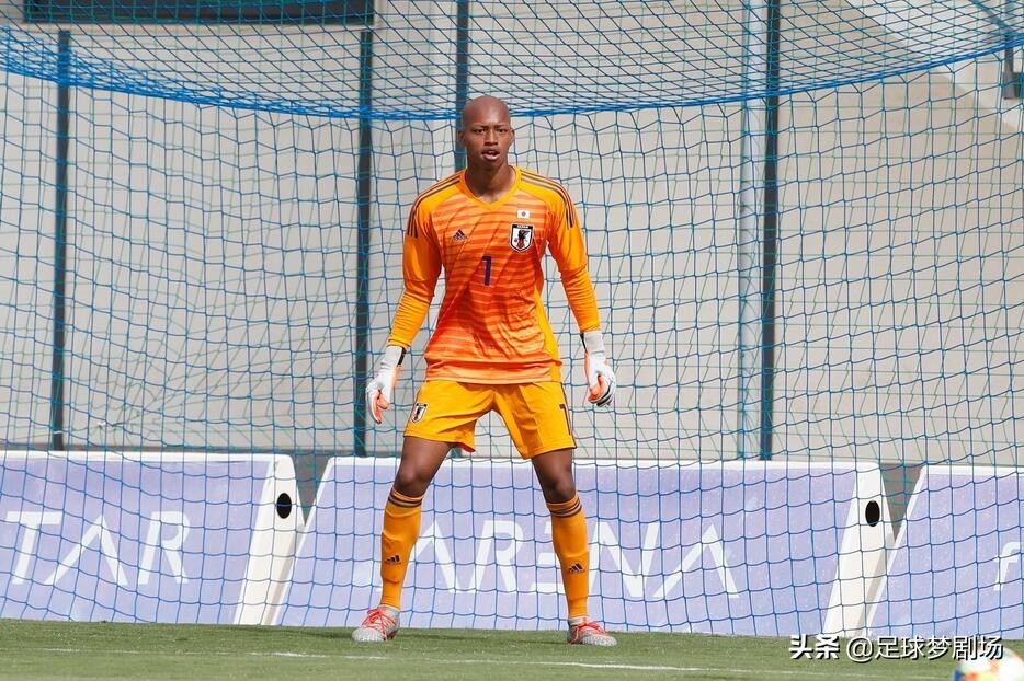 日本混血守门员,本菲卡最年轻守门员