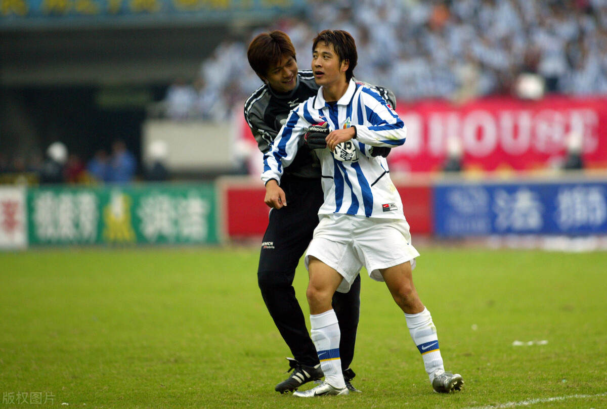 中国足坛传奇球星有哪些,中国足坛传奇球员