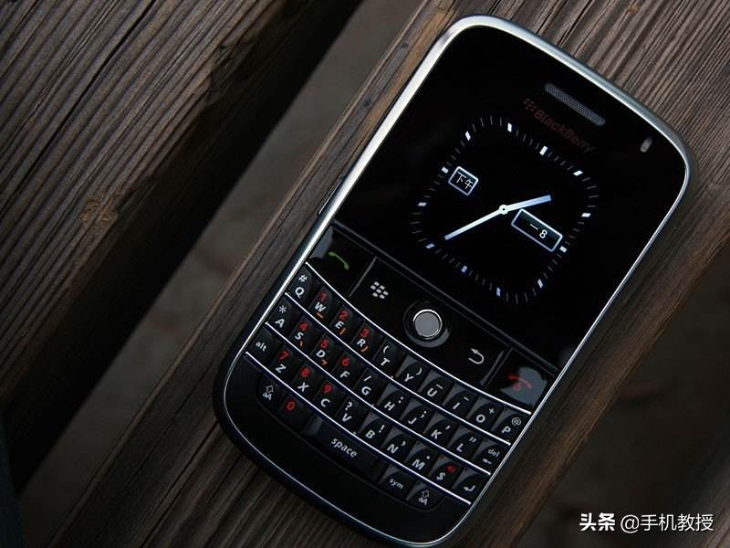 公认无差评的四款高端旗舰机,有来头的三款高端旗舰机你看好谁