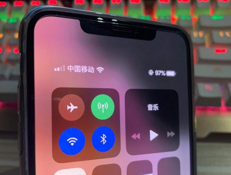 手机充电常见的五大误区,错误充电方法危害大