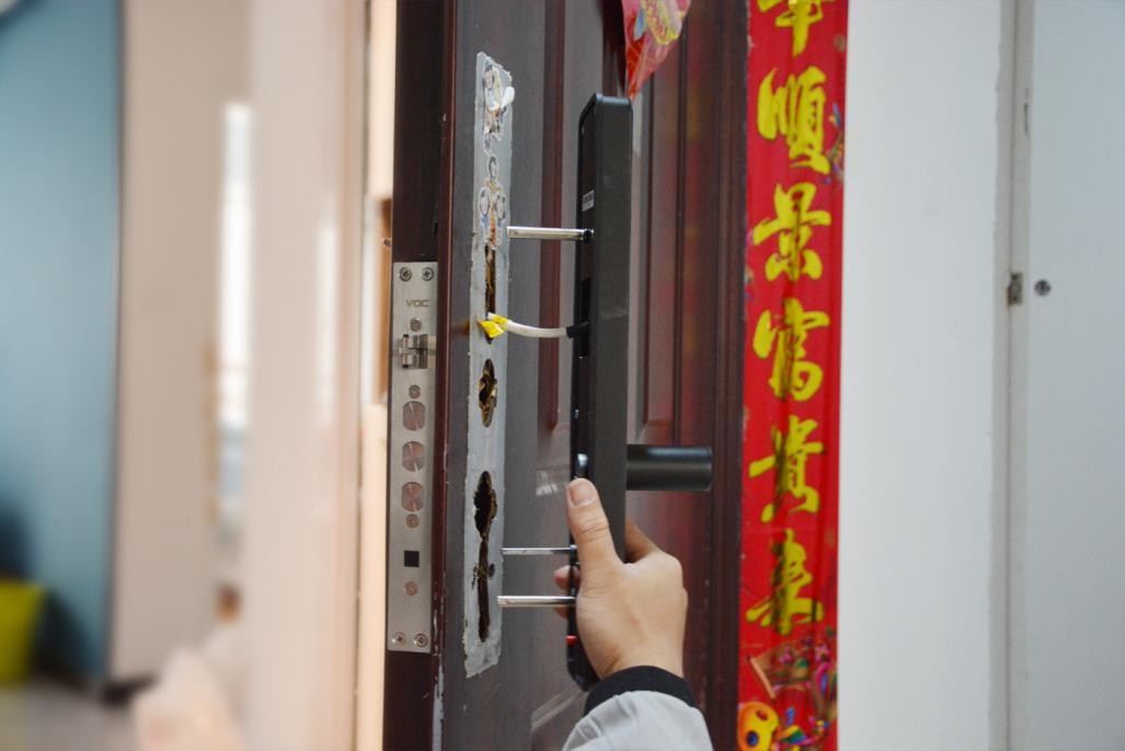 voc智能门锁x6安装教程,荣耀voc智能锁