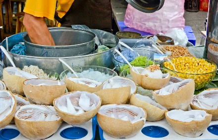 逛曼谷火车头夜市芒果西施,逛曼谷百丽宫美食中心