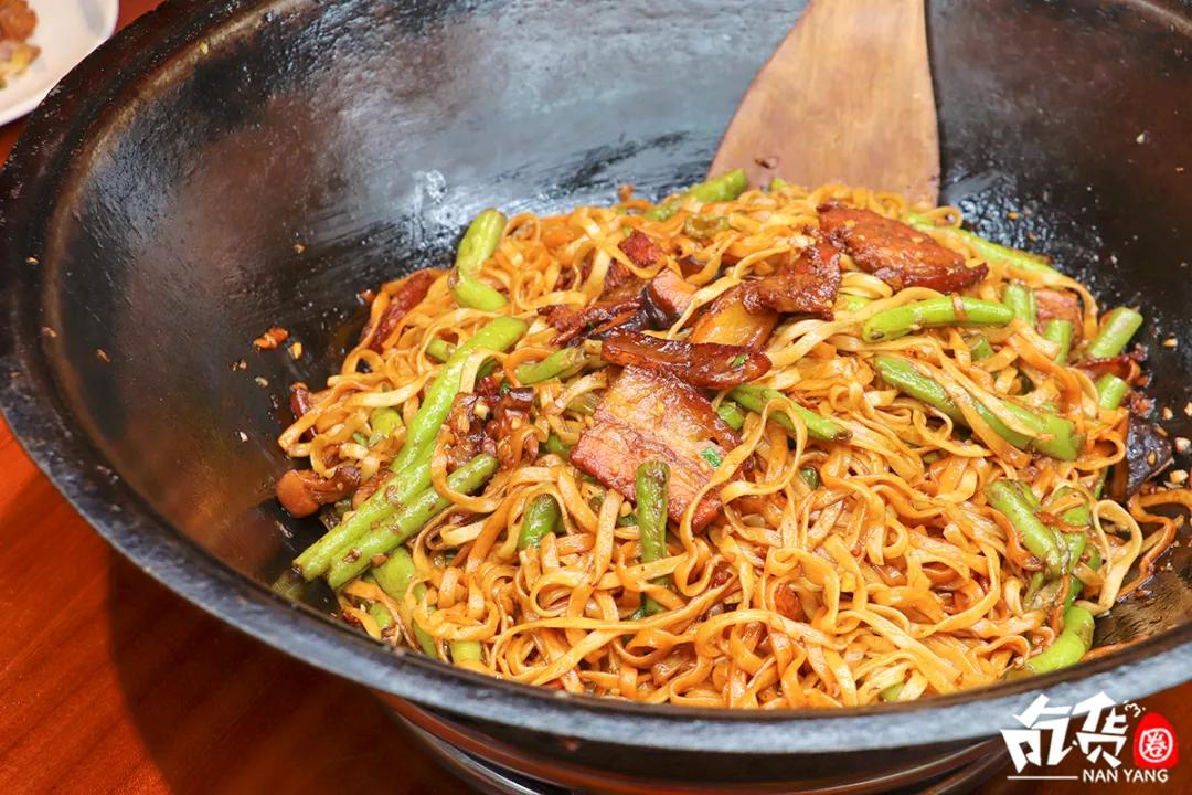 南阳正宗铁锅焖面,南阳焖面哪家最好吃