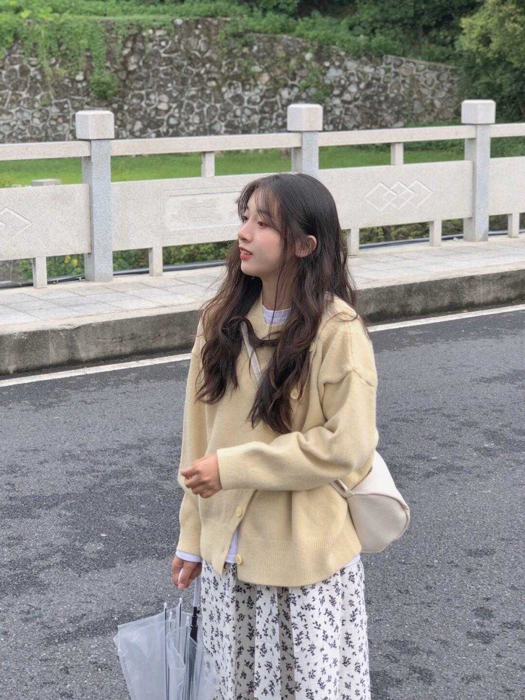 高个子驼色大衣搭配小香风连衣裙,小个子穿驼色大衣配什么裙子