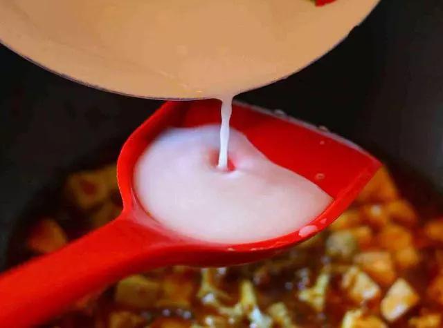 勾芡用什么淀粉比较好,勾芡用什么淀粉最好