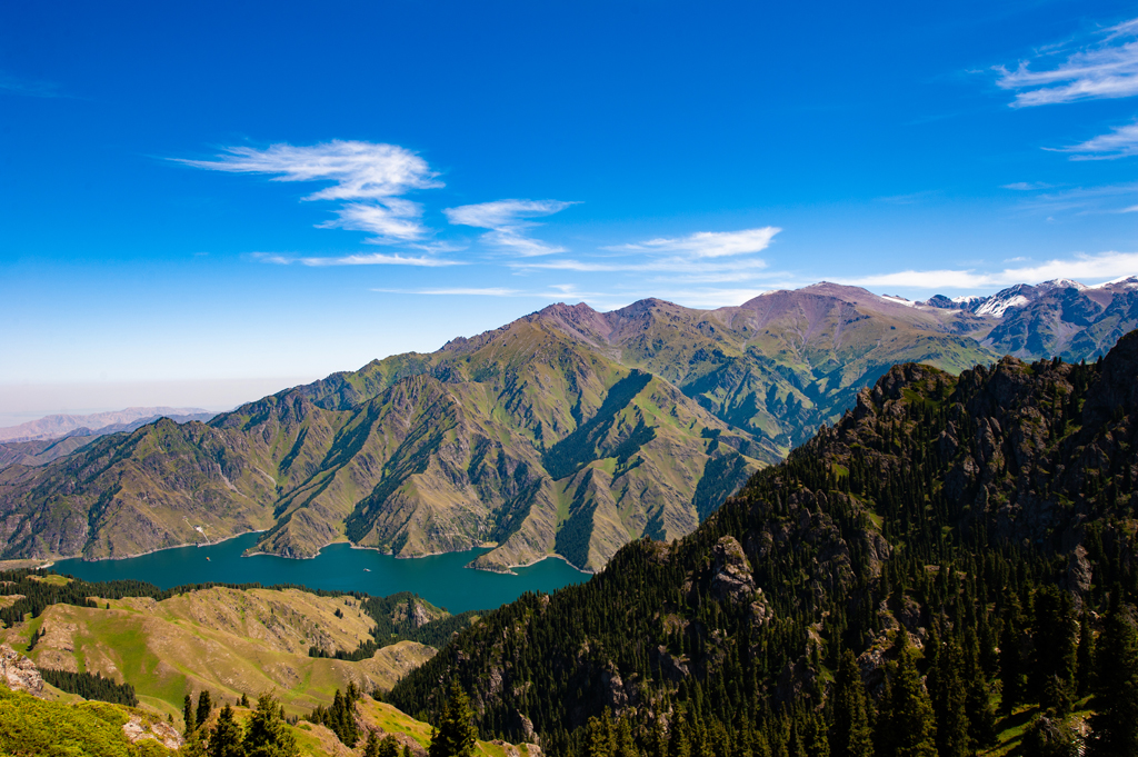 天山天池是古冰山运动形成的结果.天池也被称为“瑶池”
