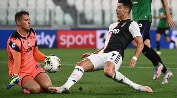 尤文图斯c罗90分钟梅开二度,c罗尤文图斯队友帮助踢点球