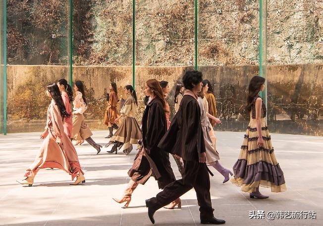 2020春夏巴黎时装周chanel秀场,2022秋冬首尔时装周bonbom