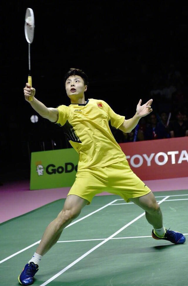 打羽毛球脚底容易磨,打羽毛球脚底磨出红斑