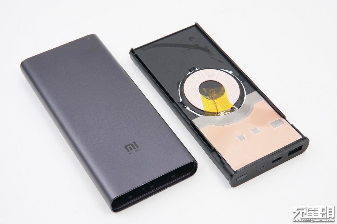 小米充电宝30000快充版拆开,小米无线充电宝10w和30w对比