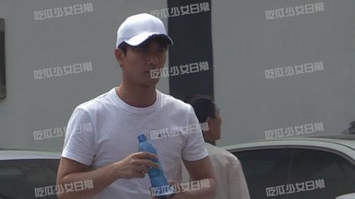 吴昕官宣了吗,吴昕微博晒牵手照疑似公开恋情