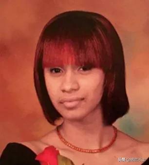 脱衣舞娘到饶舌天后，贫民窟女孩到时尚ICON，CardiB连上微博热搜