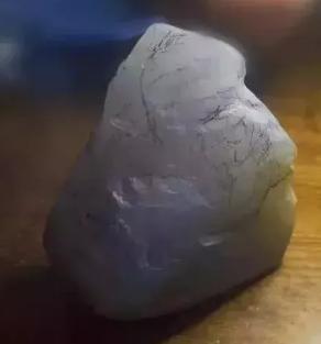 翡翠原石雕刻的精品,翡翠原石如何雕刻价值最大