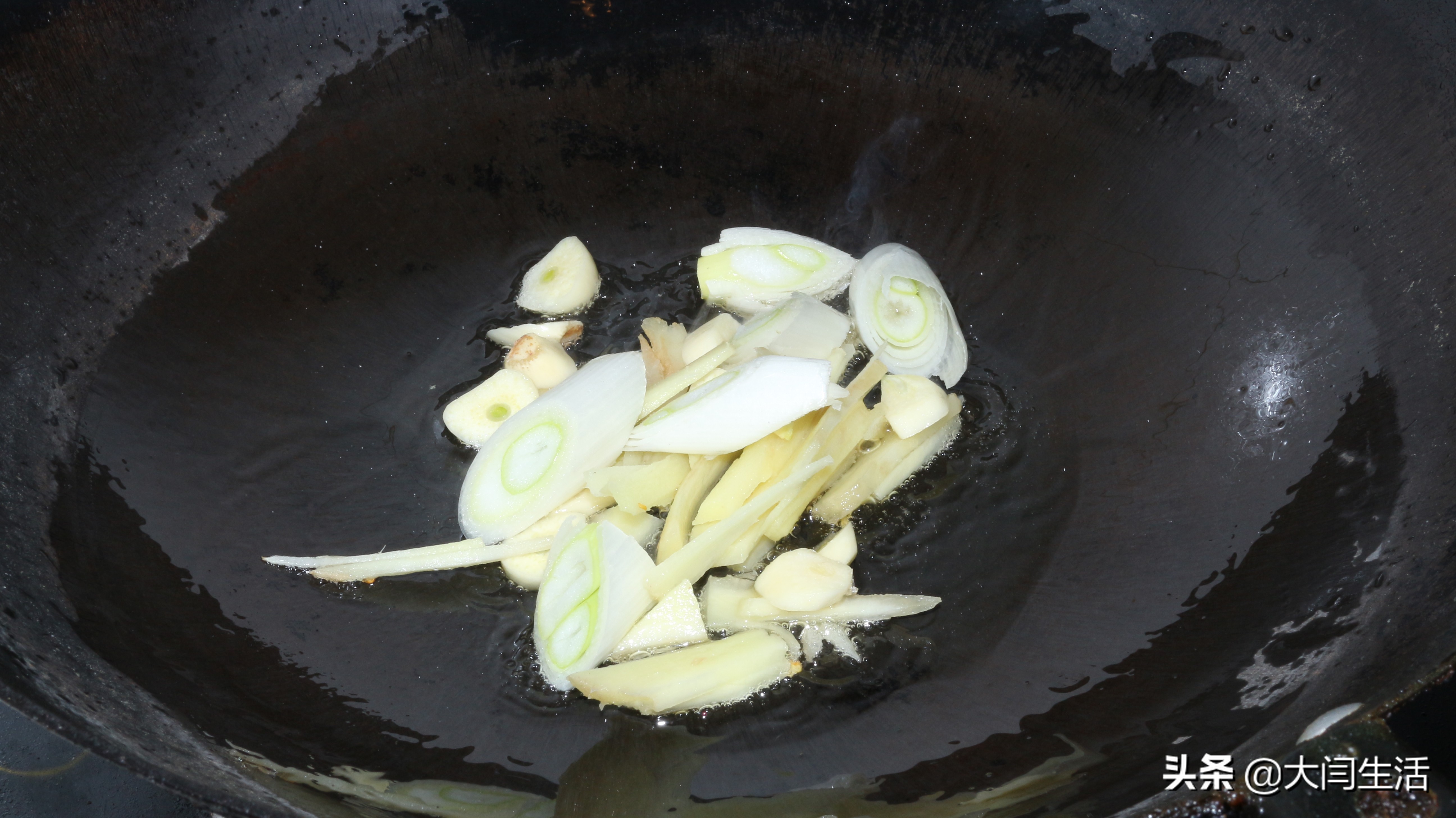 爆炒花蛤怎么吐沙最快,花蛤吐沙吐不干净