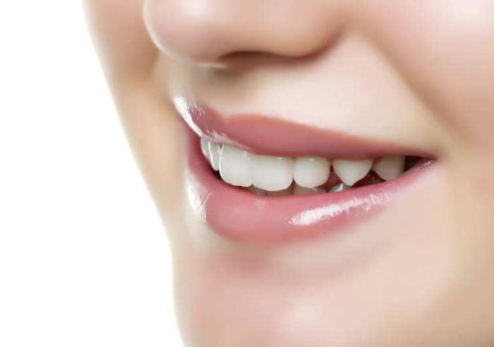 防止嘴唇脱皮的滋润唇膏哪种好用,嘴唇干裂脱皮哪种唇膏好得快