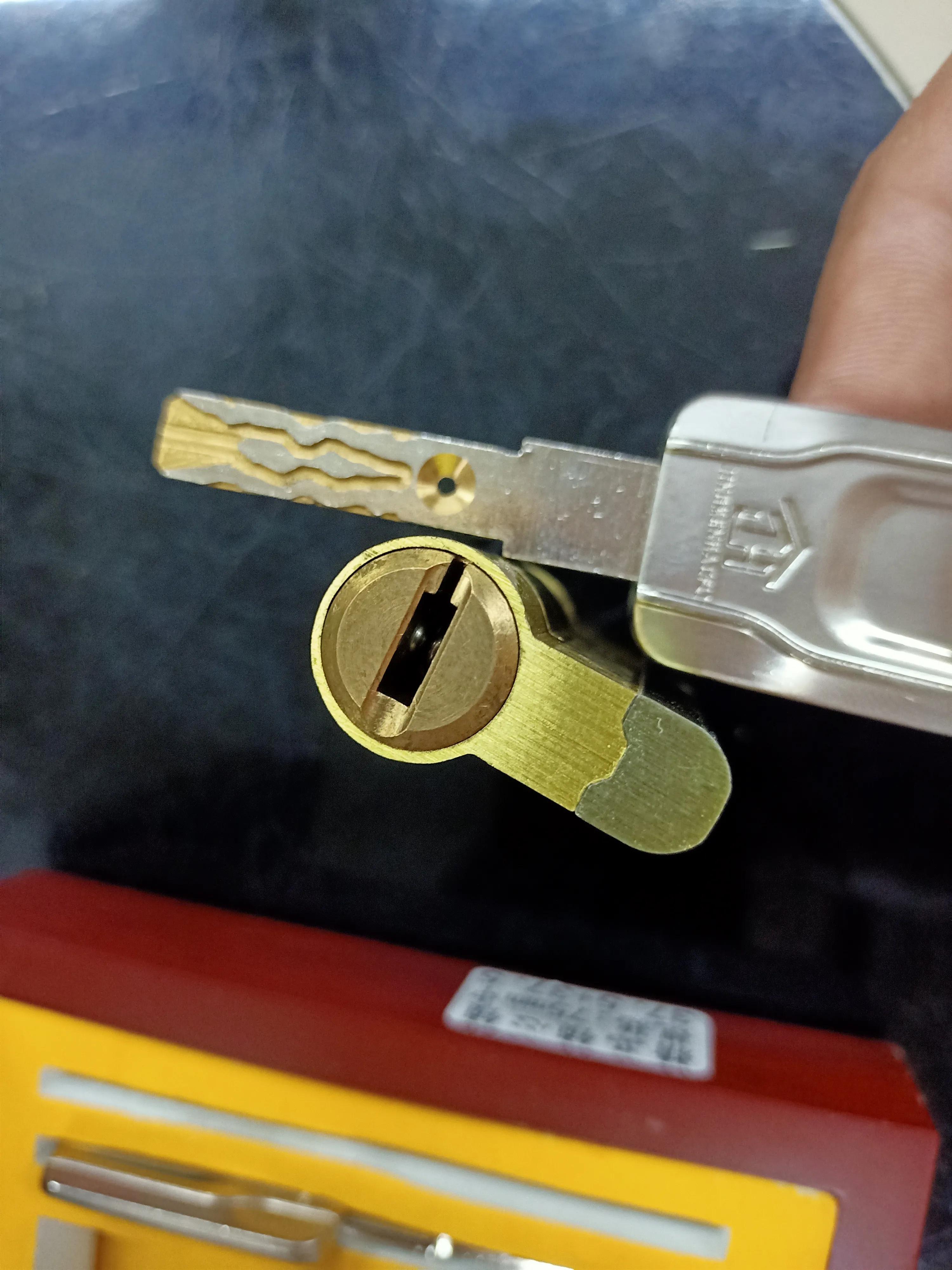 防盗门锁芯不知道尺寸怎么办,防盗门的锁芯不好使怎么办