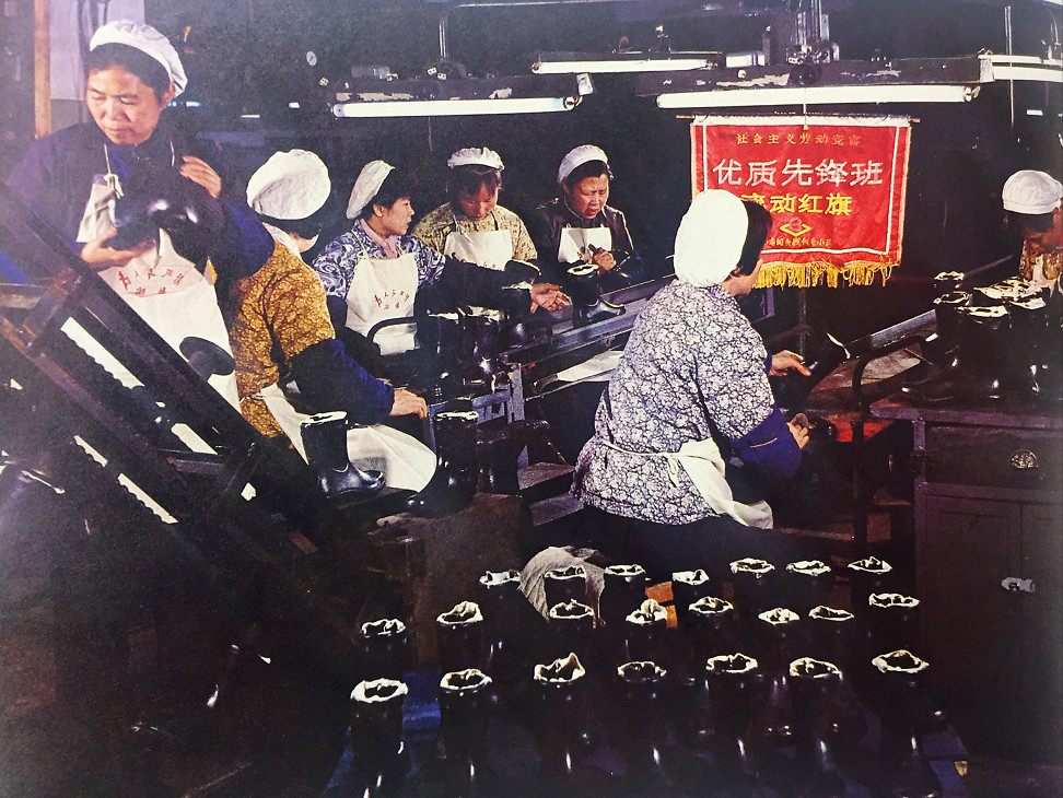 长沙人70年穿鞋往事：为何年轻学子们又穿高帮的球鞋了？