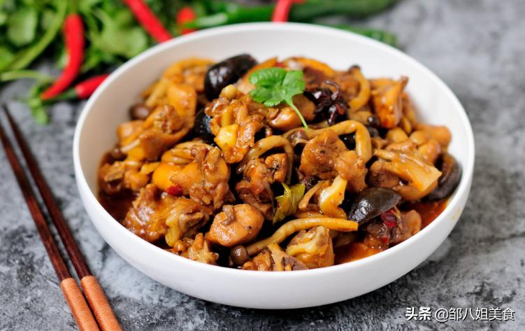 炒鸡怎么做鸡肉发甜,食堂大锅菜木耳炒鸡肉怎么炒好吃