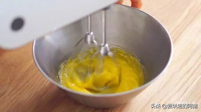 提拉米苏不用隔热打发蛋黄的方法,提拉米苏放蛋黄有什么用