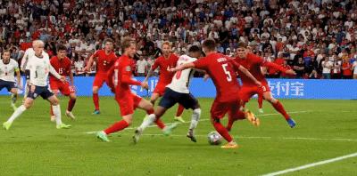 欧洲杯半决赛斯特林点球,欧洲杯英格兰争议判罚