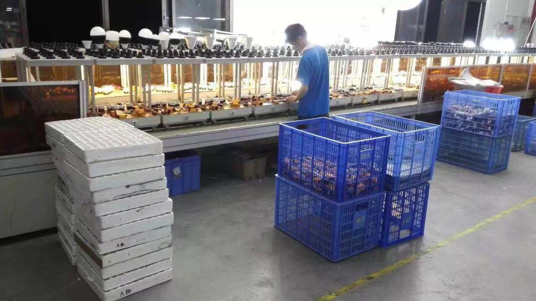 光是在芯片和驱动的配置上，煜朗灯具赢了