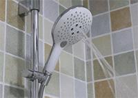 花洒出水越来越小教你一招解决,花洒出水小怎么办的妙招