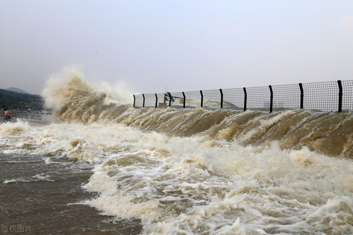 钱塘江观潮最佳时间和地点最近,钱塘江大潮最佳免费观潮地点在哪