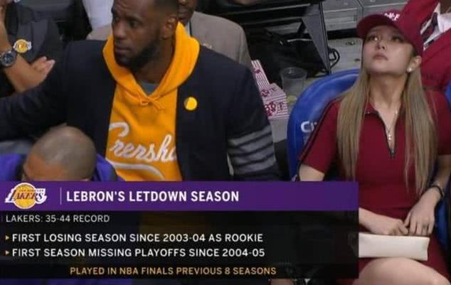 周扬青看nba坐詹姆斯旁边,詹姆斯和周扬青并排而坐