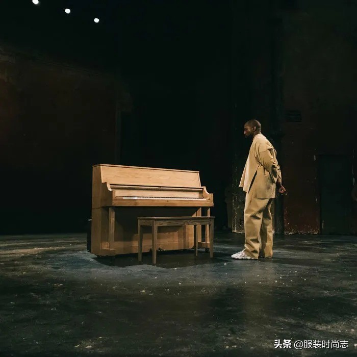 侃爷yeezy衣服,yeezy侃爷现在在干什么