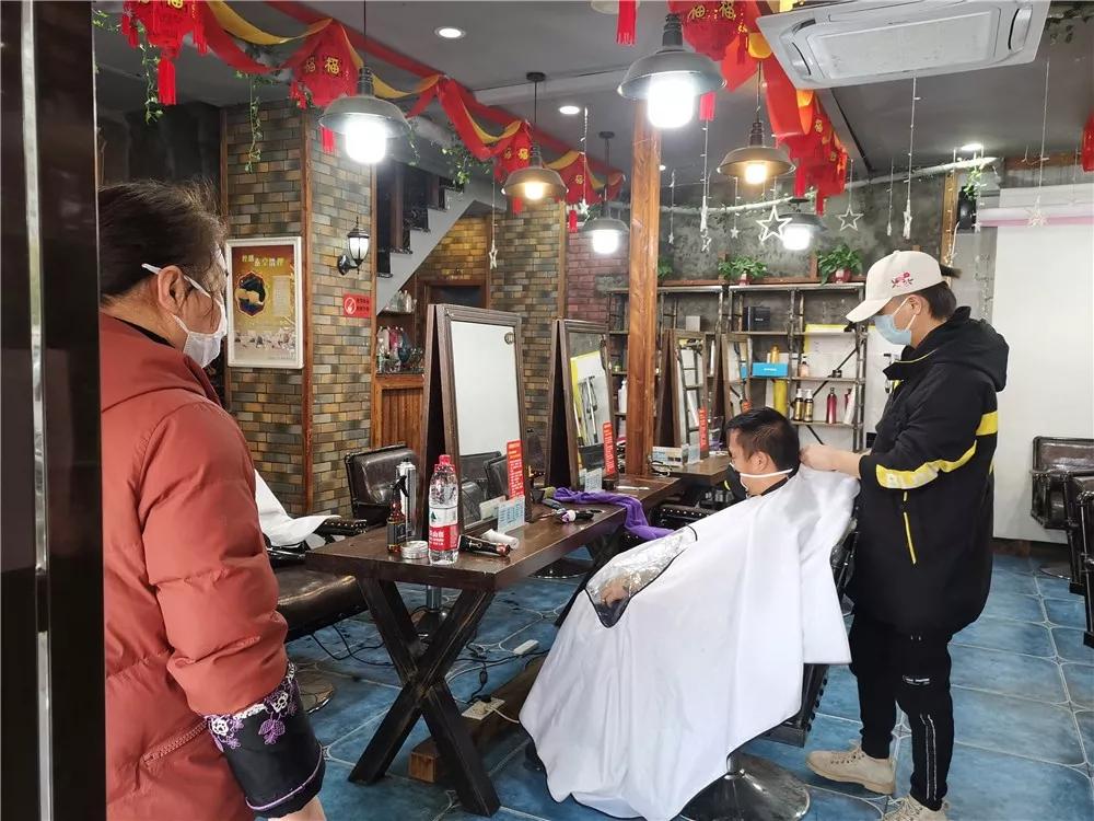 助力近3500家门店打好复工复产战“疫”！长沙内城区面积最大人口最多的街道有妙计#防控疫情我们在一起