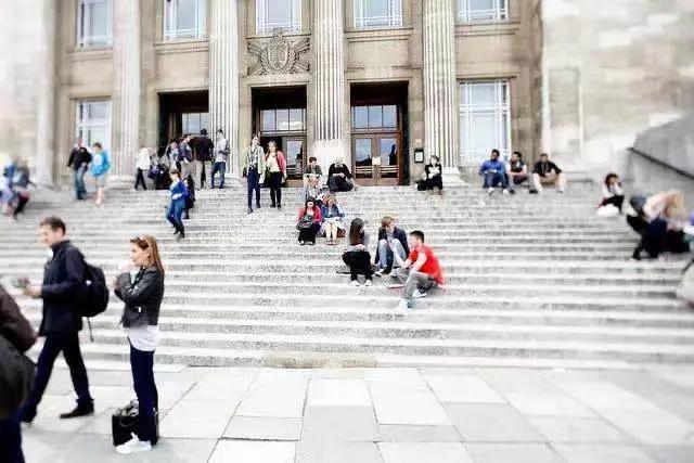 英国利兹大学值得读吗,留学英国利兹大学秋季