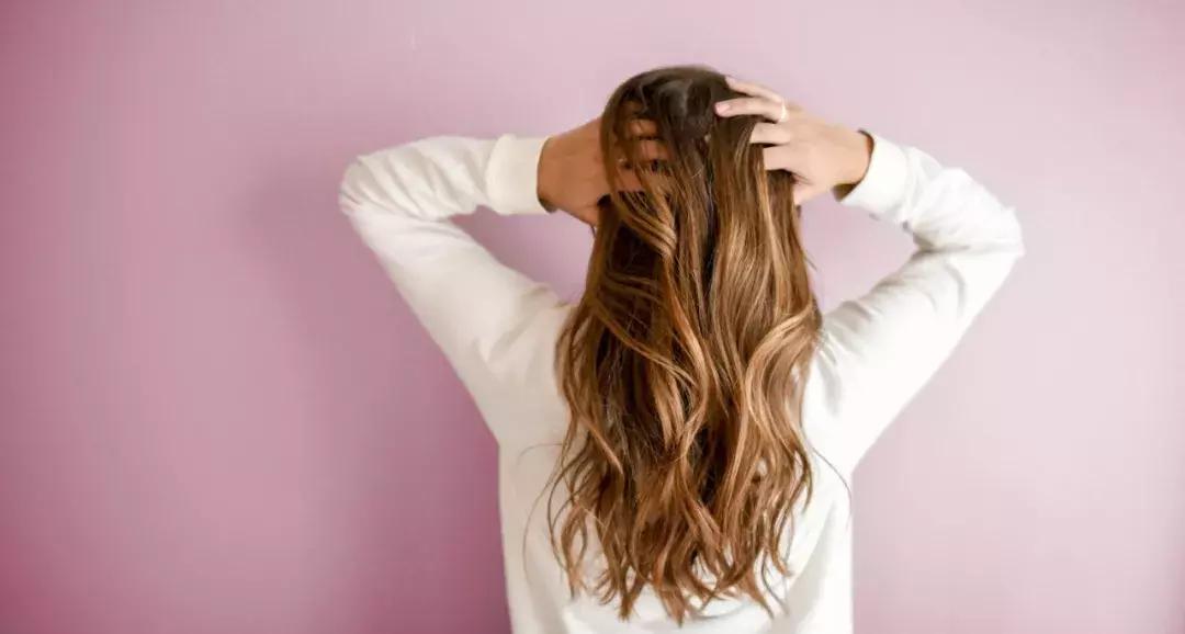 夏天热了头痛是什么原因,夏天一吹风就头痛怎么回事