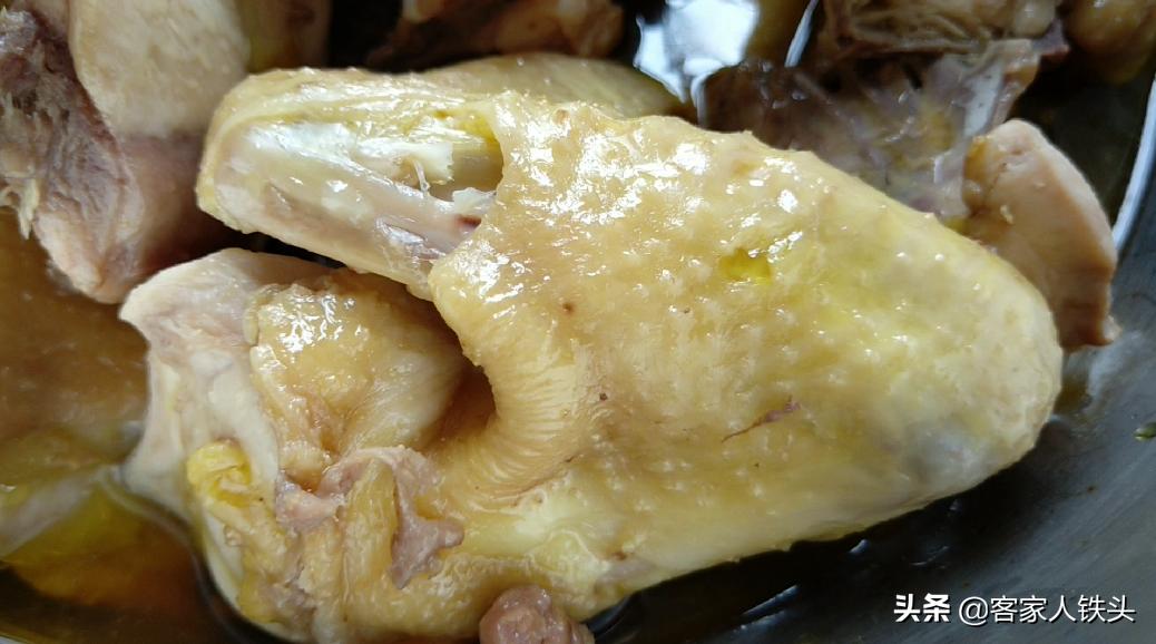 过年鸡这样吃才过瘾，嫩滑鲜香又简单营养，一人一大块吃得欢