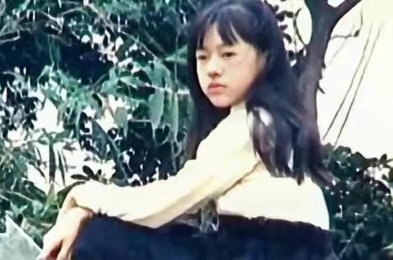 台上生猛，台下很怂：小S和这两个男人的故事，原来这么“悲惨”