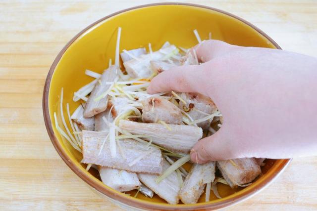 煎鱼不粘锅不破皮的正确做法简单,煎鱼小技巧保证不粘锅