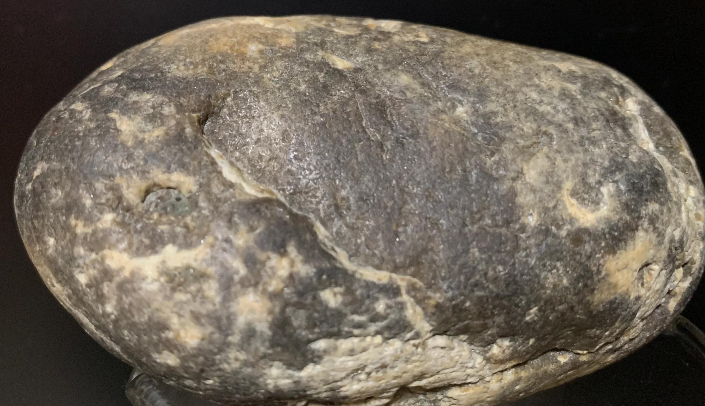 石陨石的熔壳气印特征,石陨石熔融层物理特征