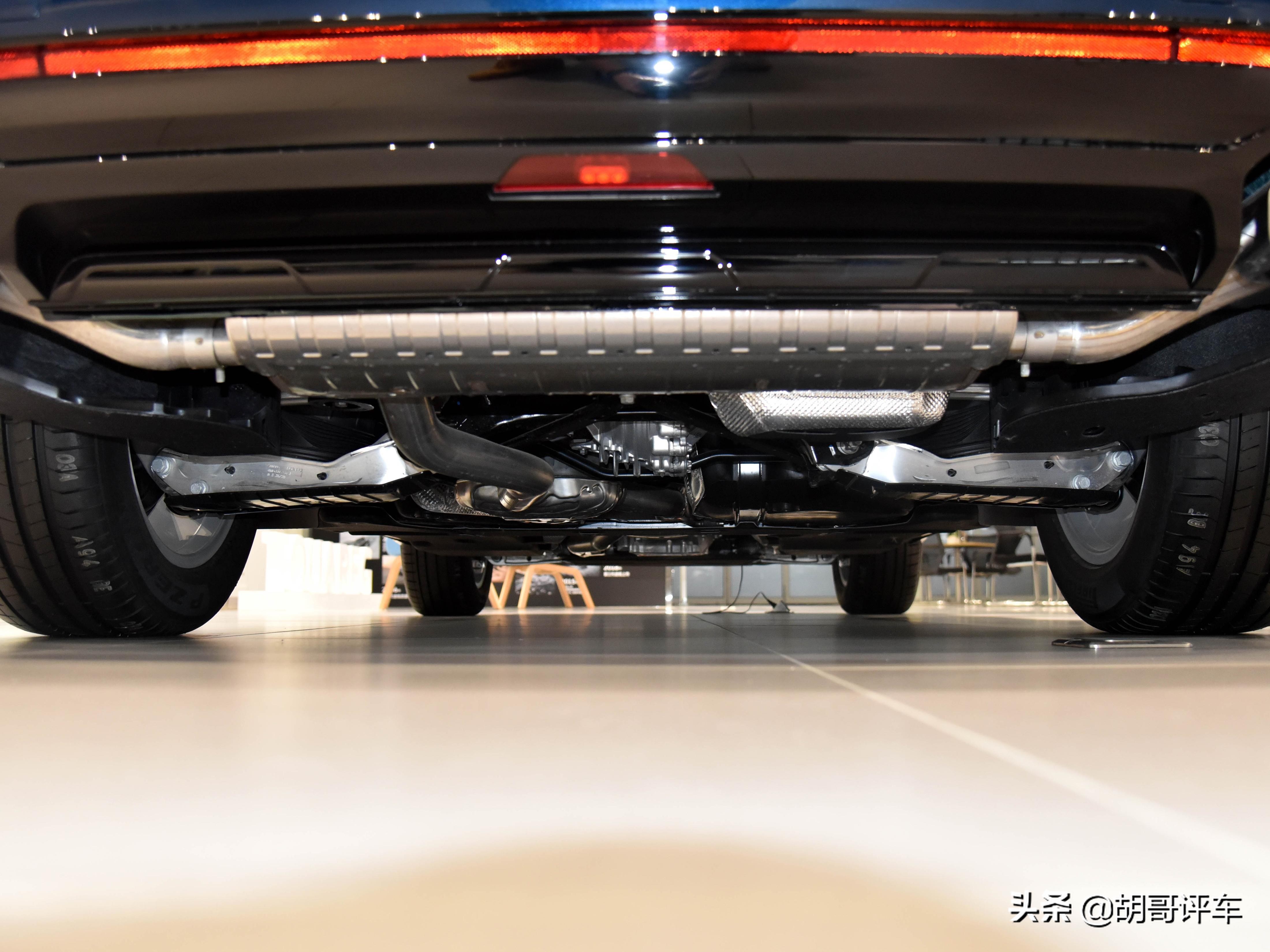 新款大众途锐2.0t四驱测试,四驱豪华中型suv推荐