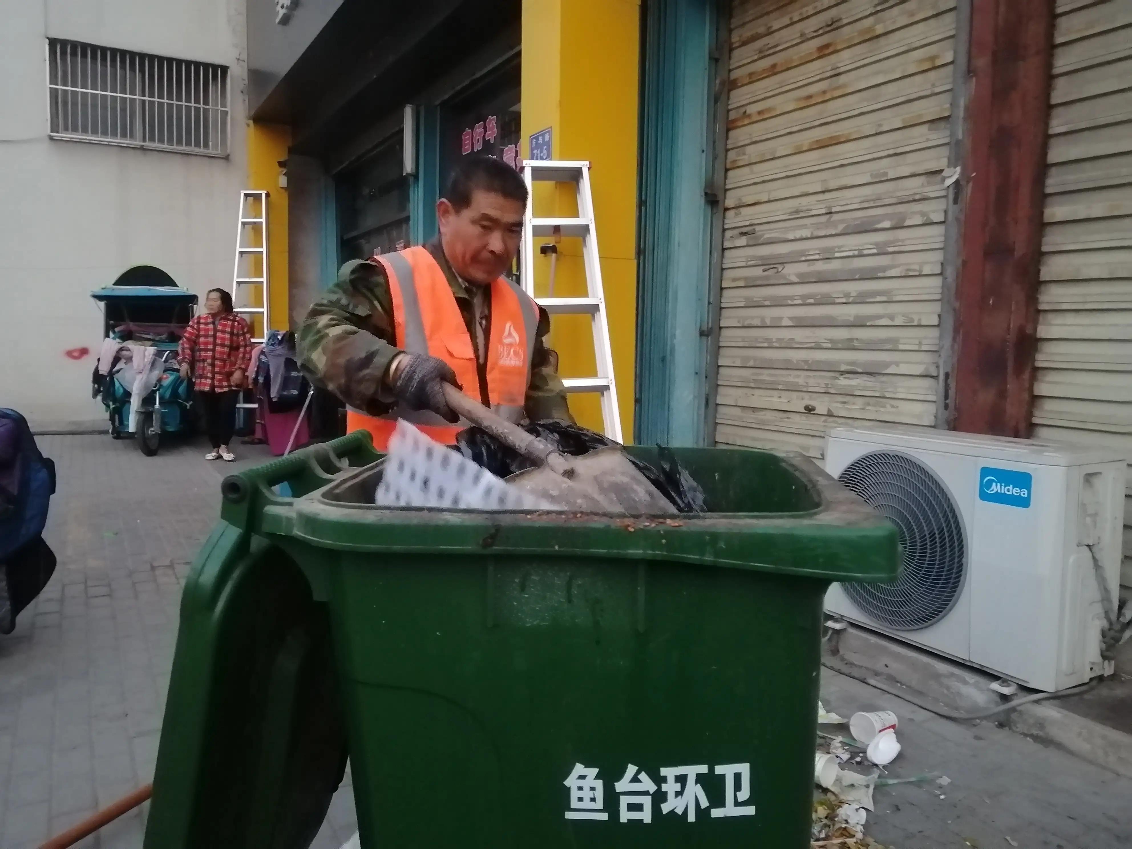 李民棵是环卫战线上的老黄牛