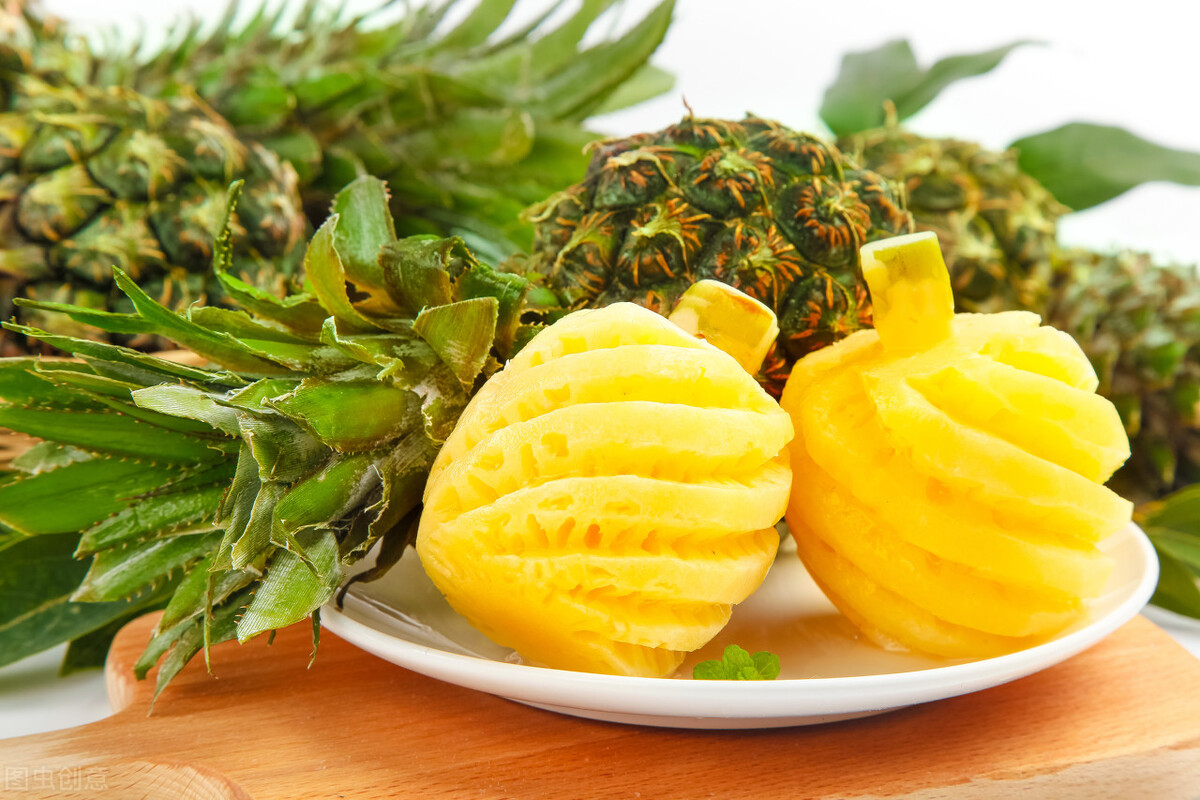 吃菠萝时容易嘴麻，不要泡盐水了，教你正确的方法，又脆又甜