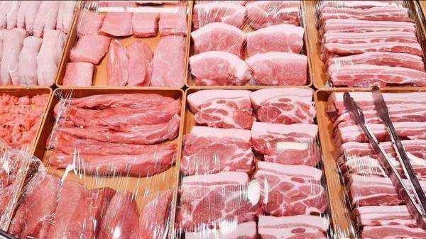 猪肉价格继续下跌养猪户何去何从,猪肉10元养猪还能赚钱