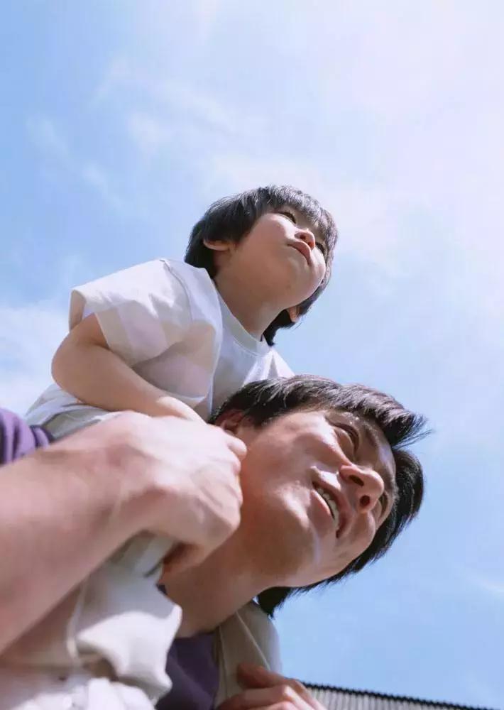 后爸找一堆人打我,爸有人打我搞笑段子