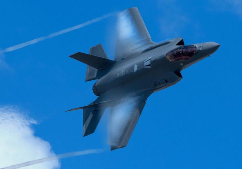 美国f35飞行员起飞全过程,美国f-35震撼飞行视频