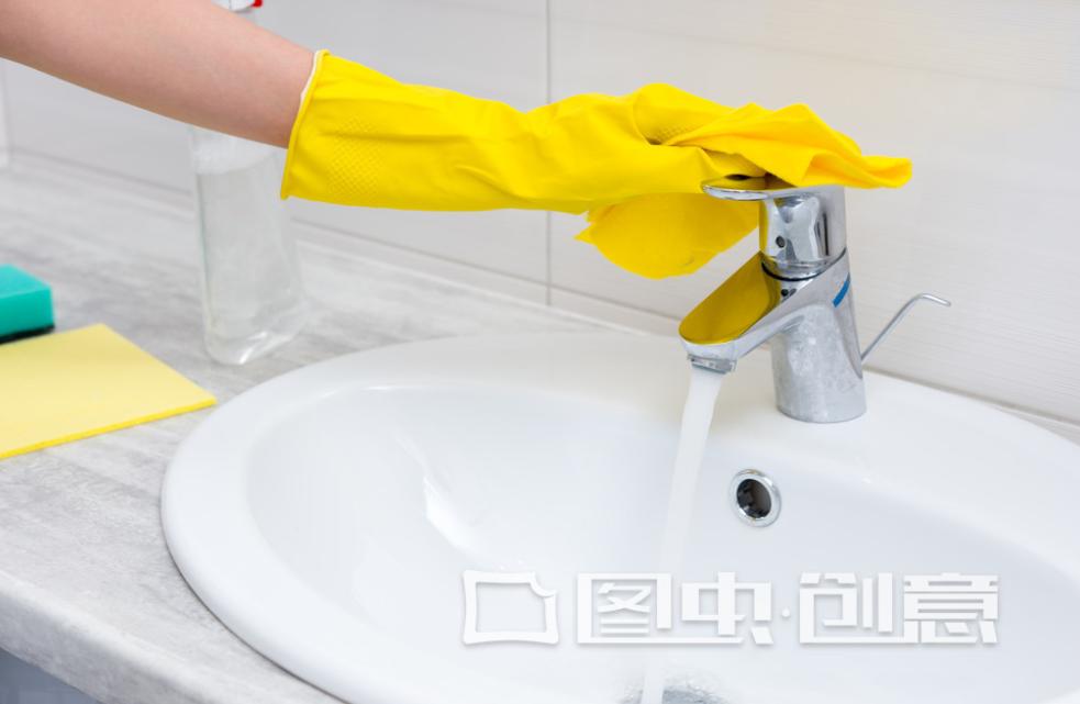 卫生间洗手池下水管堵塞疏通方法,厨房洗手池堵住了怎么疏通