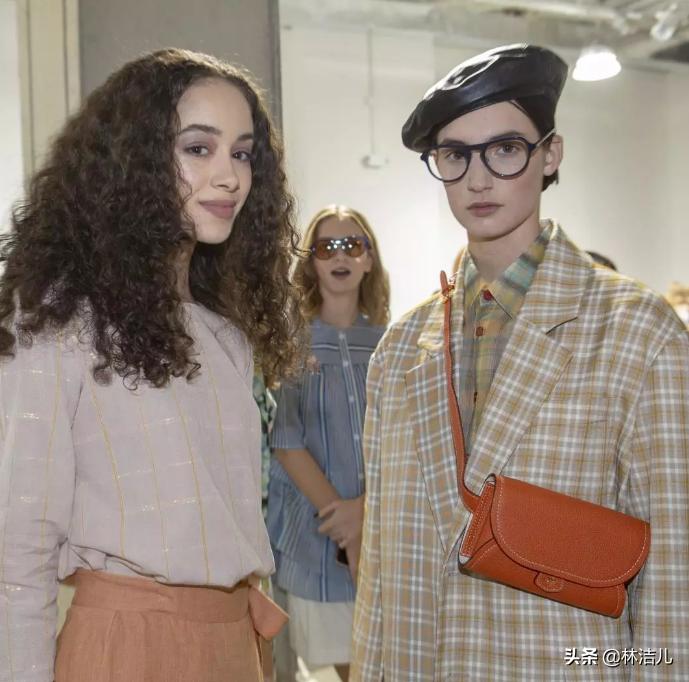 别再瞎买包包了原厂清仓大牌男包,别再沉迷大牌这5款小众品牌包包