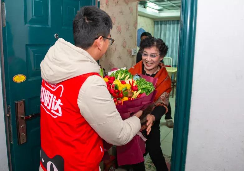 情人节送鲜花够了吗,情人节送玫瑰花还不如送酒